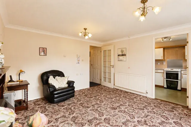 Kingfishers Court, West Bridgford, NG2, photo 2