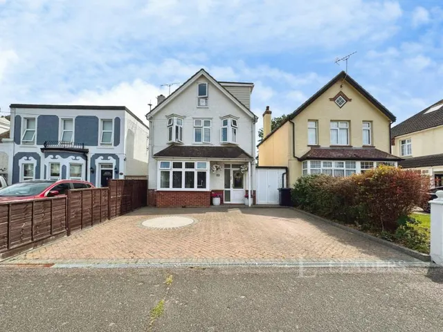 Walton Road, Clacton-on-Sea, CO15, photo 1