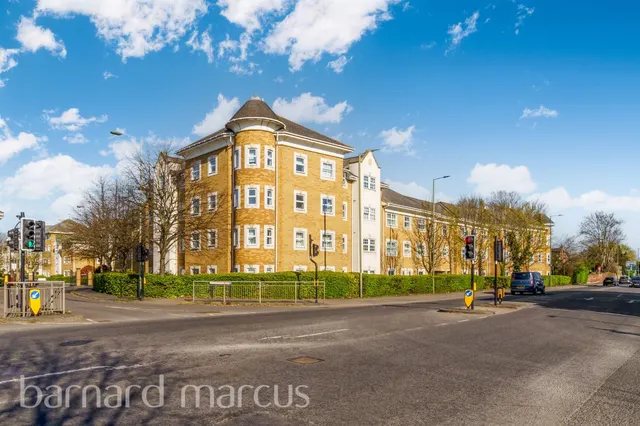 International Way, Sunbury-On-Thames, photo 1