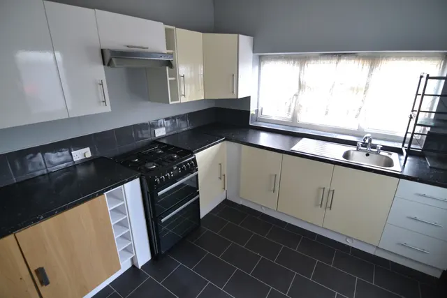 Marston Road, Wolverhampton, West Midlands, WV2 4NL, photo 1