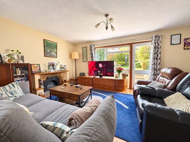 Rushden Way, Farnham, GU9, photo 2
