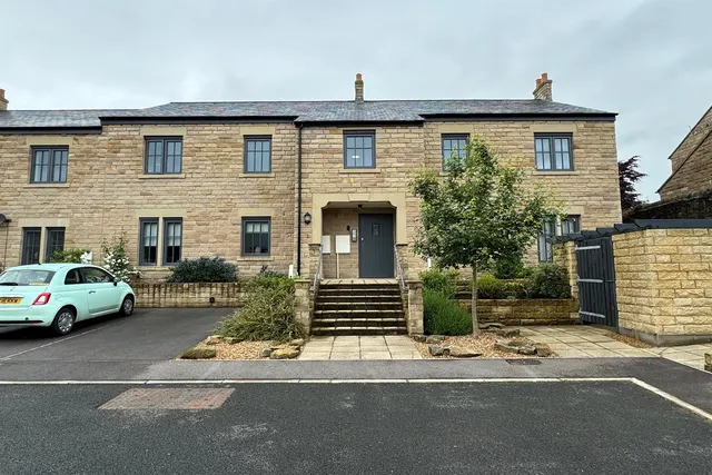Samuel Wood Close, Glossop, photo 1