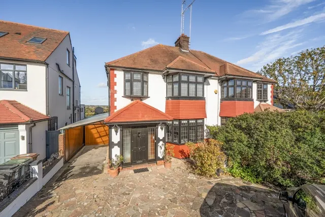 Creighton Avenue, London, N10, photo 1