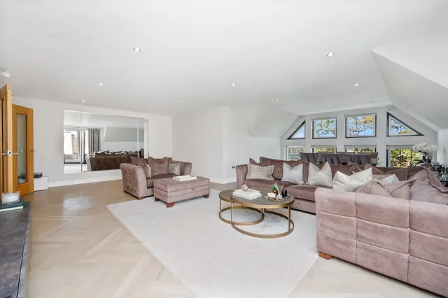 Buckley Court, 375 Cockfosters Road, Barnet, Hertfordshire, EN4 0JT, photo 1