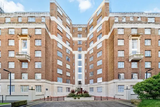 flat — Kings Court, Hammersmith, W6