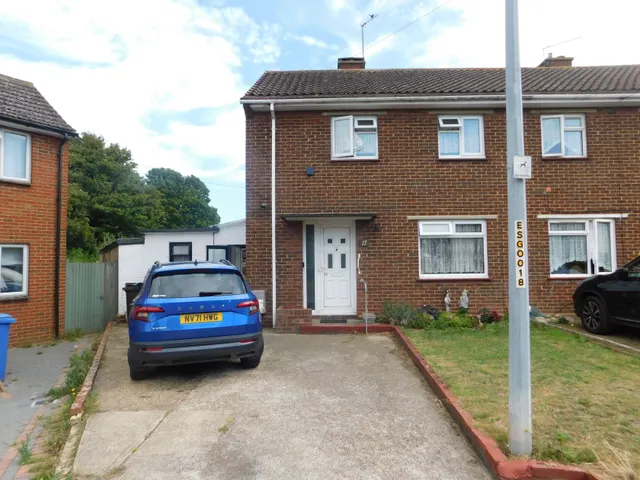 Swanstree Avenue, Kemsley, Sittingbourne, ME10, photo 1
