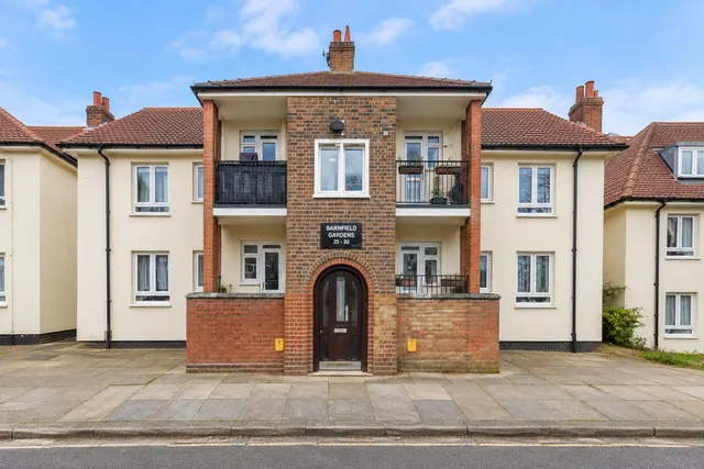 Barnfield Gardens, London, SE18, photo 1