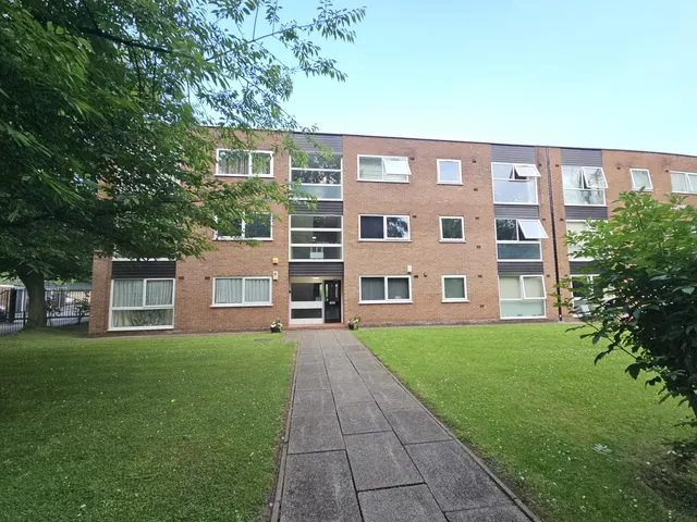1 bedroom flat, Central Avenue, Manchester, M19