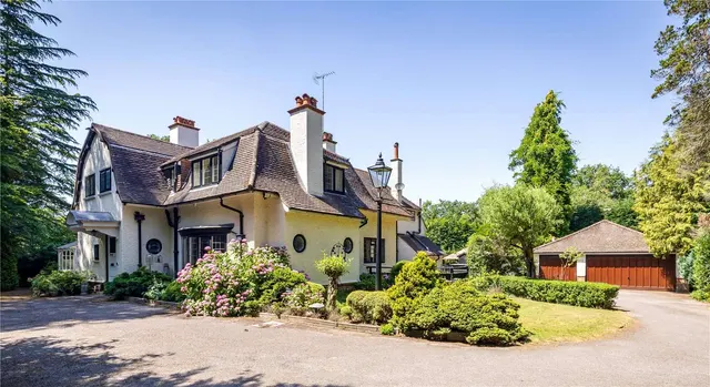 Bagshot Road, Worplesdon, Guildford, Surrey, GU3 3PX, photo 1