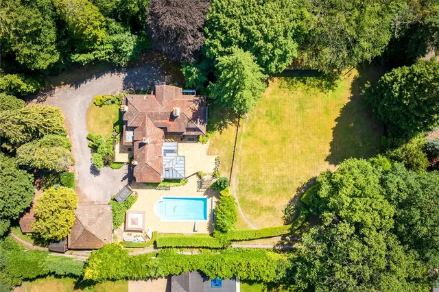 Photo 3 — Bagshot Road, Worplesdon, Guildford, Surrey, GU3 3PX