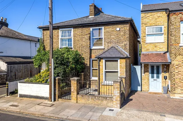 Fifth Cross Road, Twickenham, TW2, photo 1