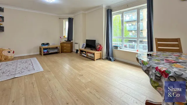 Dominion Close, Hounslow, photo 2