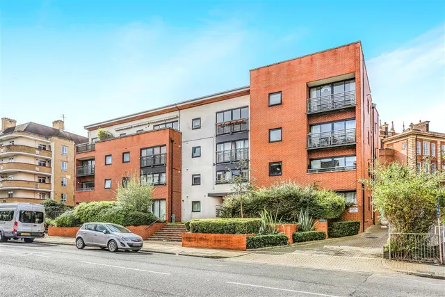Dalmeny Avenue, London, photo 1