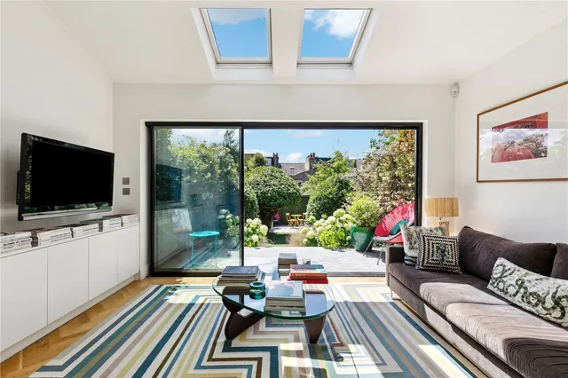 Bassingham Road, London, SW18, photo 2