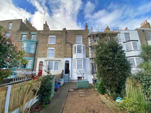 Adelaide Gardens, Ramsgate, Kent, CT11 9HH, photo 1