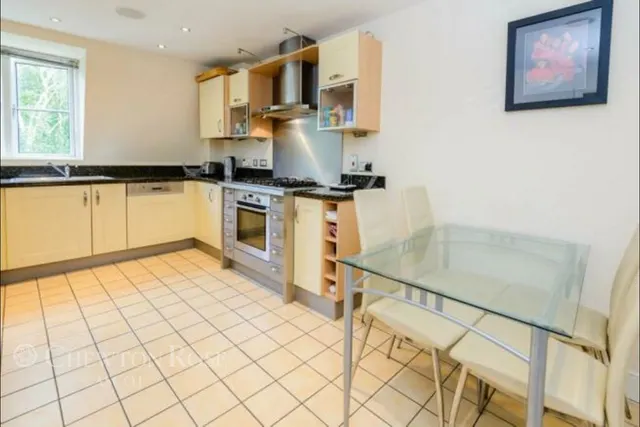 BURLEIGH Road, Ascot, photo 3