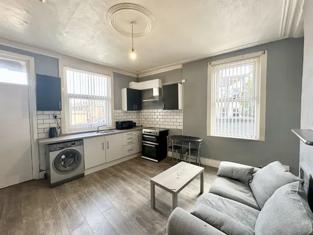 Photo 3 — Temple Crescent, LEEDS