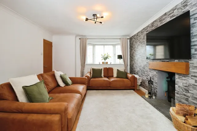 Photo 3 — Ellicks Close, Bradley Stoke, Bristol, Gloucestershire, BS32
