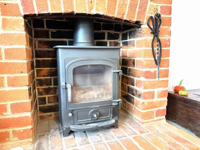 Photo 3 — Alexandra Road, Fordingbridge, Hampshire, SP6 1EJ