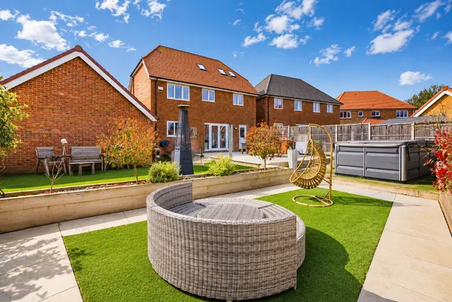Mallard Crescent, Caddington, LU1, photo 3
