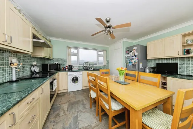 Bron Y Glyn Estate, Bronwydd Arms, SA33, photo 3