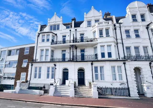 West Parade, Bexhill, TN39 3HR, photo 1