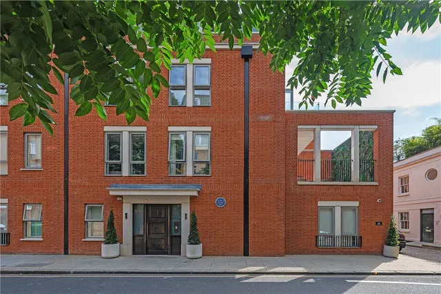 Photo 3 — Logan Place, Kensington, London, W8