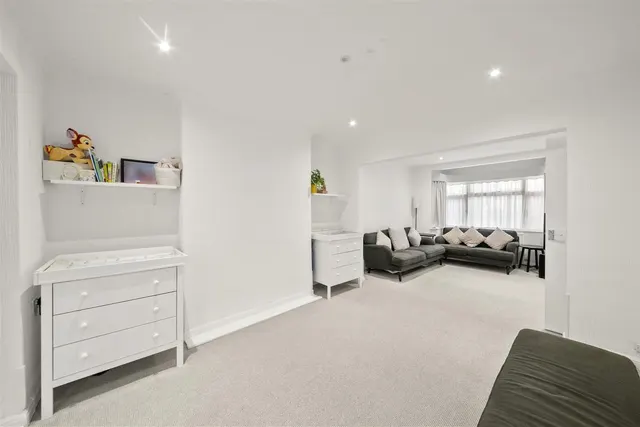 Harvey Road, Uxbridge, photo 2