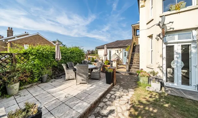 Burgh Heath Road, Epsom, KT17, photo 1