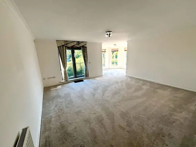 Photo 3 — Pond House Lady Aylesford Avenue, STANMORE HA7 4FQ