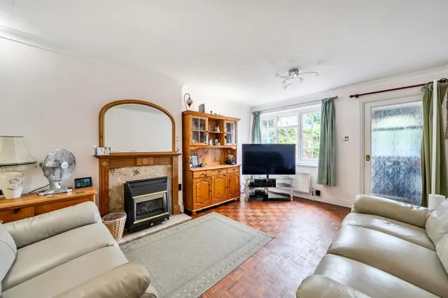 Martin Way, Woking, GU21, photo 2