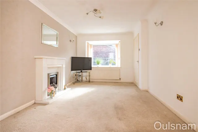 Photo 2 — Crabtree Drive, Bromsgrove, Worcestershire, B61 8NX