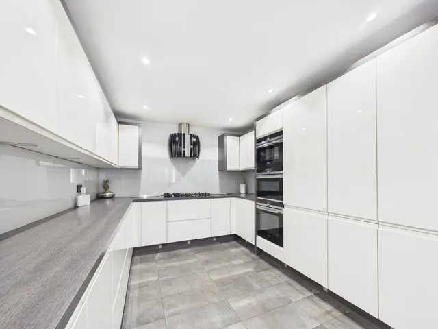 Ivy Place, Lane End, HP14, photo 2