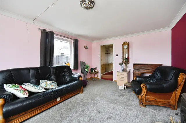 Cornwall Avenue, Peacehaven, BN10, photo 3