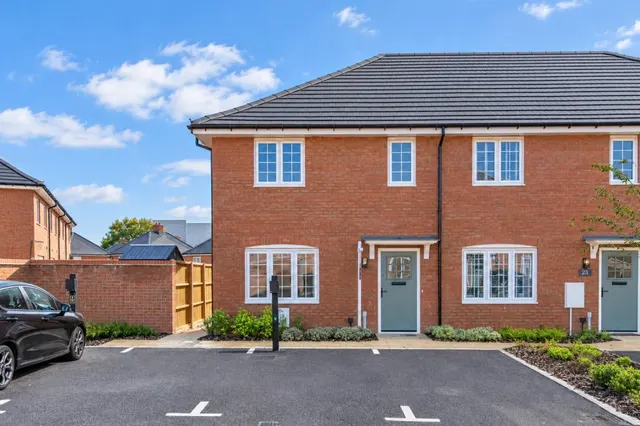 Litchfield Drive, Higham Ferrers, photo 1