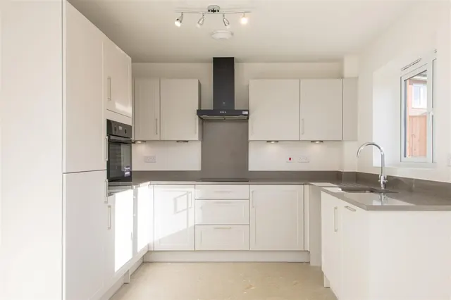 Litchfield Drive, Higham Ferrers, photo 2