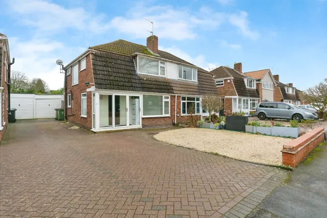 Bronte Farm Road, Shirley, Solihull, photo 1