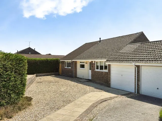 Compton Close, Yeovil, photo 1