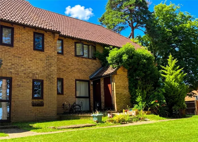 Bluebell Rise, Lightwater, GU18, photo 1
