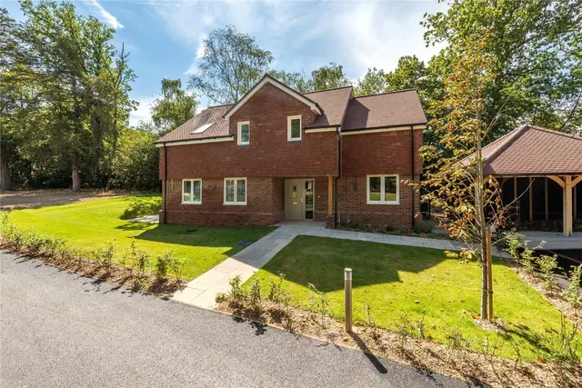 Bechwood Close, Tadworth, KT20, photo 1