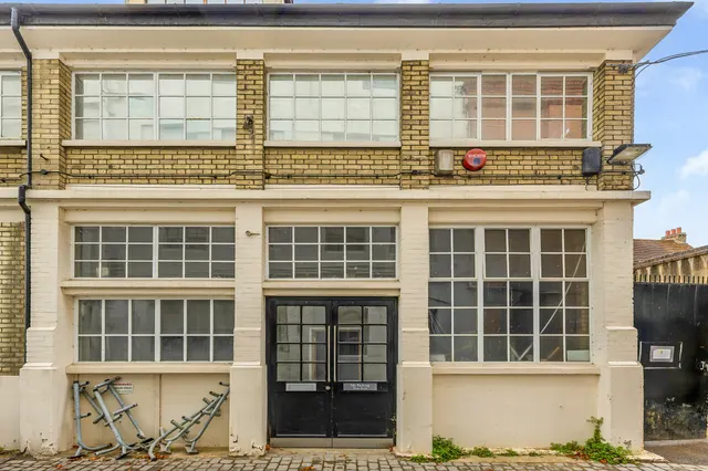 Church Street, London, W4, photo 1
