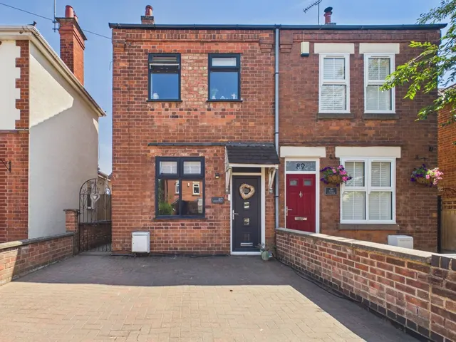 3 bedroom house, Coventry Road, Burbage, LE10