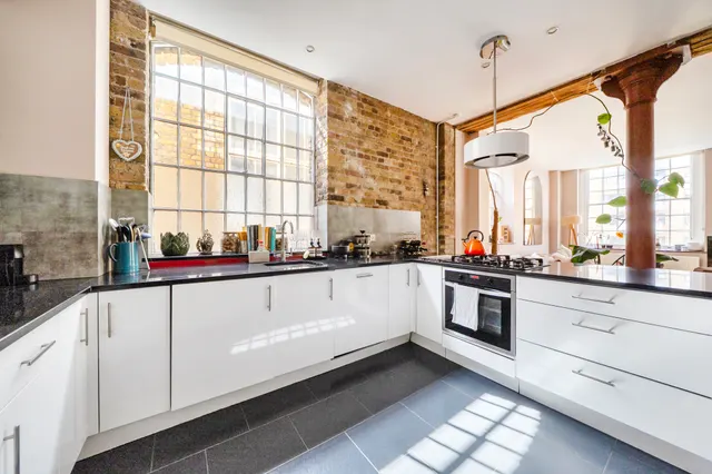 Photo 3 — Flat 1, 41 Great Guildford Street, London