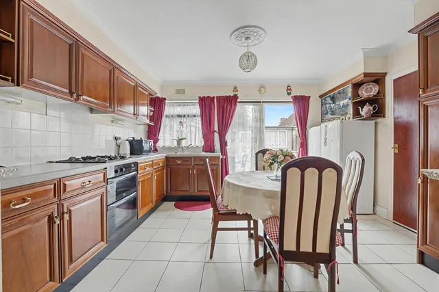 Roedean Avenue, Enfield, EN3, photo 3