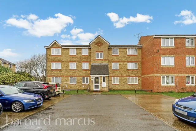 Redford Close, Feltham, TW13, photo 1