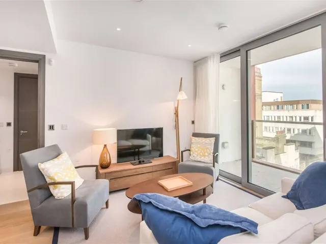Photo 2 — Wellington House, 70 Buckingham Gate, St. James's Park, London, SW1E 6AL