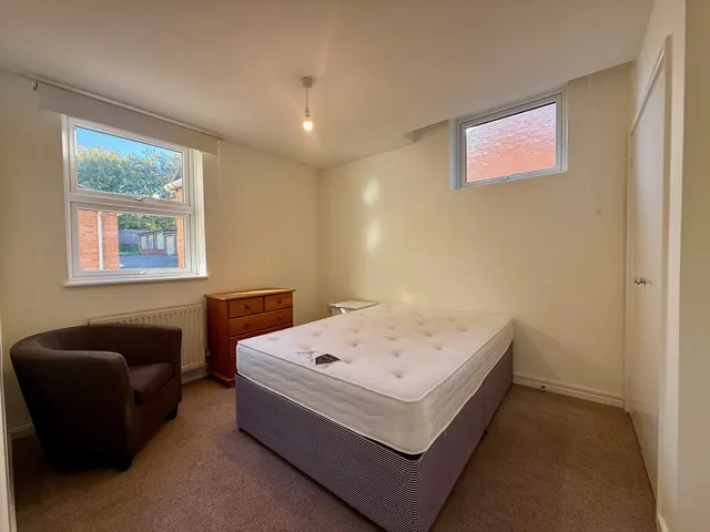 St Wulstan's Crescent, WR5, photo 1