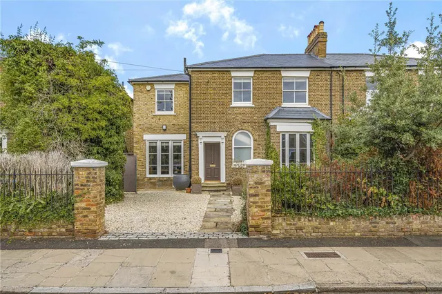 Nightingale Road, Hampton, TW12, photo 1