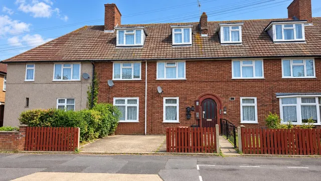 Fanshawe Crescent, Dagenham, RM9, photo 1