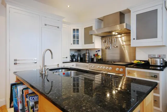 Photo 3 — 70 Venn Street, London, SW4